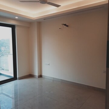 Room in 3 BHK Builder Floor at Vipul World Floors, Sector 48 – for Rent