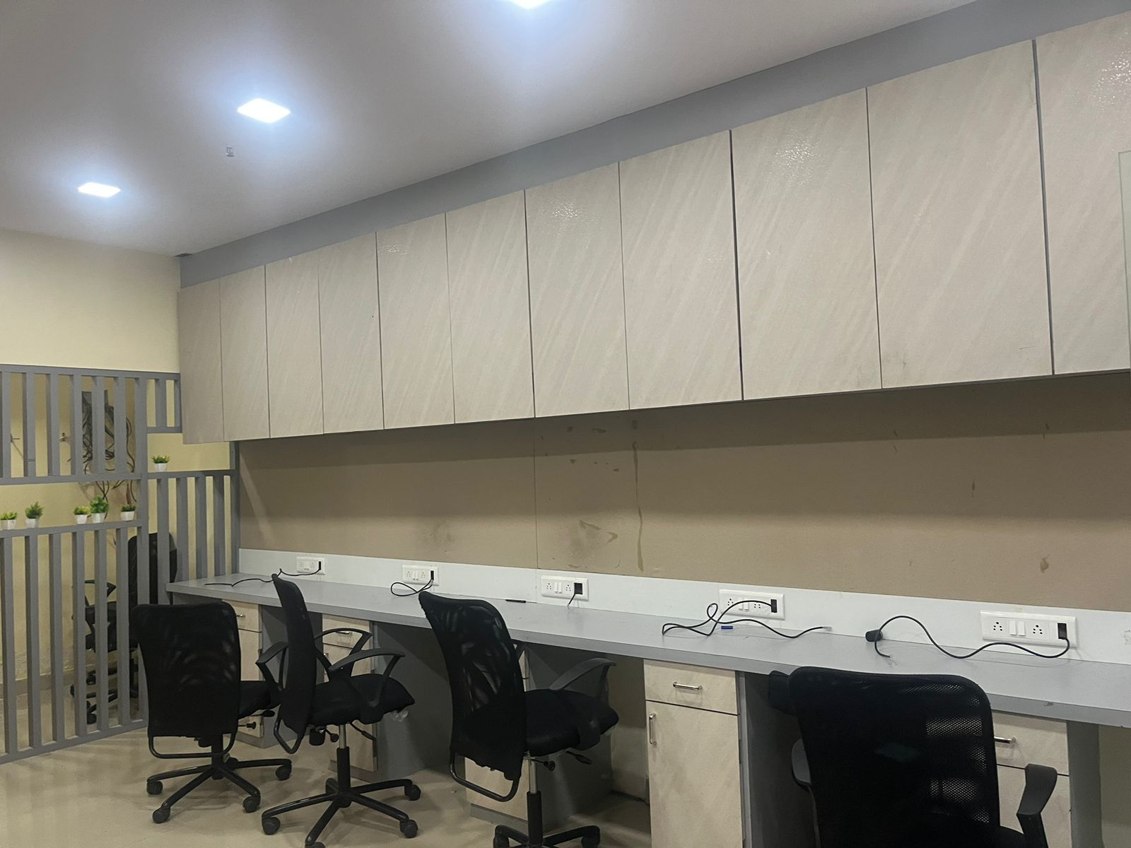 Rental Commercial Office Space 800 Sq.Ft. in Gajra G Square Business