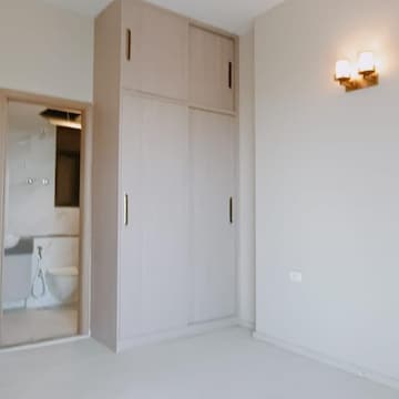 Room in 2 BHK Apartment at M3M Corner Walk, Sector 74 – for Rent