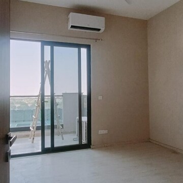 Room in 2 BHK Apartment at M3M Corner Walk, Sector 74 – for Rent