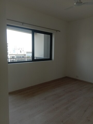 Room in 2 BHK Apartment at Ireo Skyon, Sector 60 – for Rent
