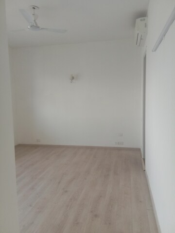 Room in 4 BHK Apartment at Ireo Skyon, Sector 60 – for Rent