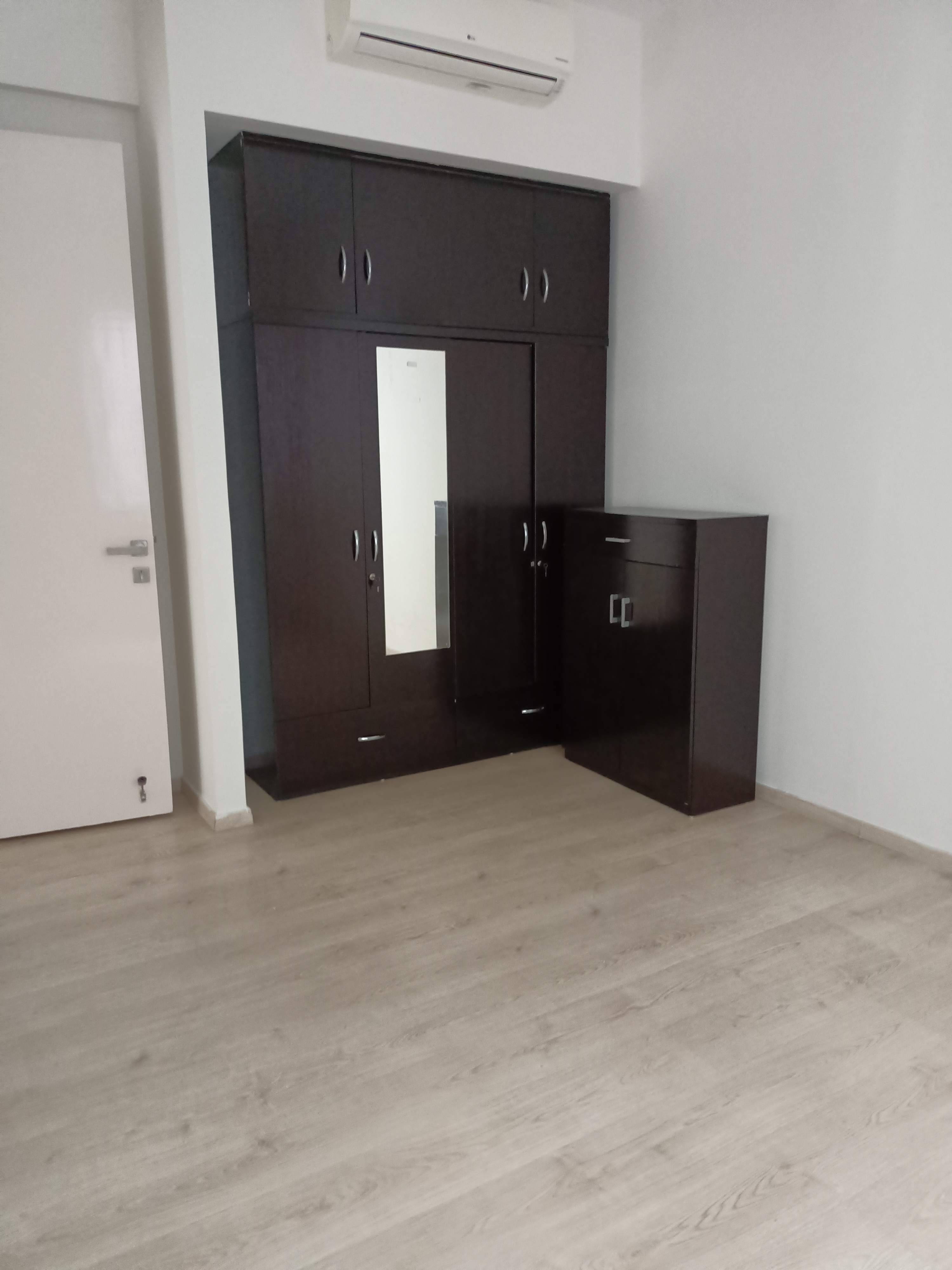 https://img.squareyards.com/secondaryPortal/638303886487720836-1509230330483048.jpg