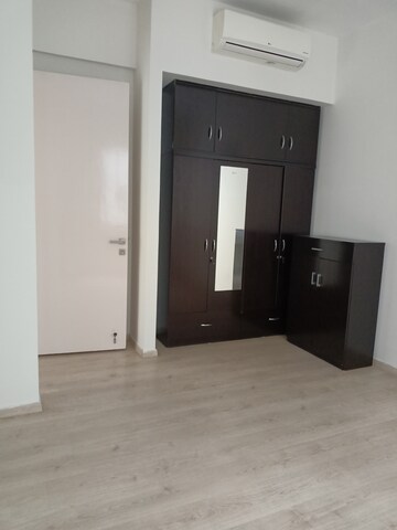 Room in 4 BHK Apartment at Ireo Skyon, Sector 60 – for Rent
