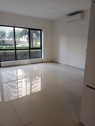 Room in 4 BHK Apartment at Ireo Skyon, Sector 60 – for Rent