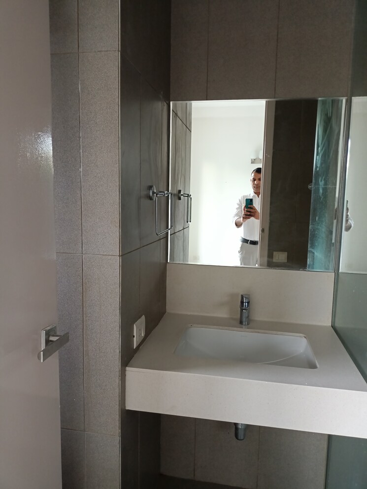 Bathroom, ireo-skyon 4 Bedroom 2791 Sq.Ft. Apartment In Sector 60 Gurgaon 5867344