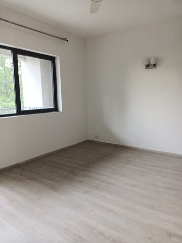 Room in 4 BHK Apartment at Ireo Skyon, Sector 60 – for Rent