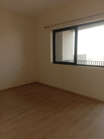 Room in 3 BHK Apartment at Ireo Skyon, Sector 60 – for Rent