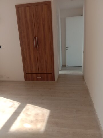 Room in 3 BHK Apartment at Ireo Skyon, Sector 60 – for Rent