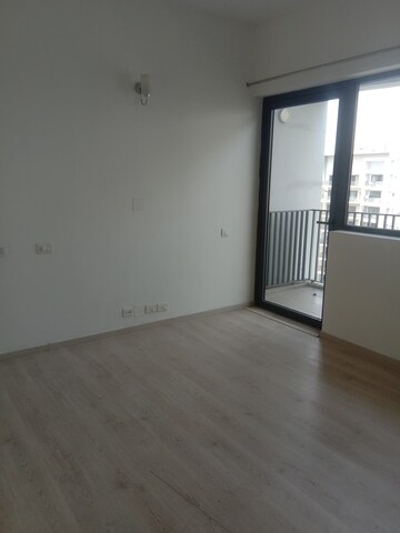 Room in 3 BHK Apartment at Ireo Skyon, Sector 60 – for Rent