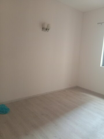 Room in 3 BHK Apartment at Ireo Skyon, Sector 60 – for Rent