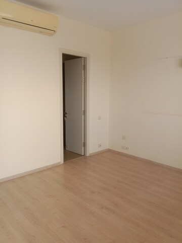 Room in 3 BHK Apartment at Ireo Skyon, Sector 60 – for Rent