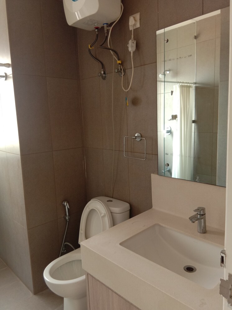 Bathroom, ireo-skyon 2 Bedroom 1374 Sq.Ft. Apartment In Sector 60 Gurgaon 5867500