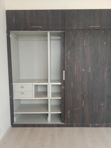 Furnished Amenities in 3 BHK Apartment at Ireo Skyon, Sector 60 – for Rent