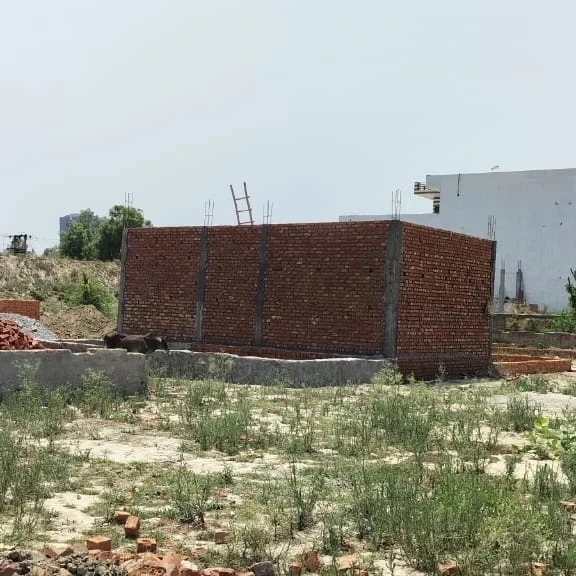 Plot For Sale in Bala Ji Property Noida se