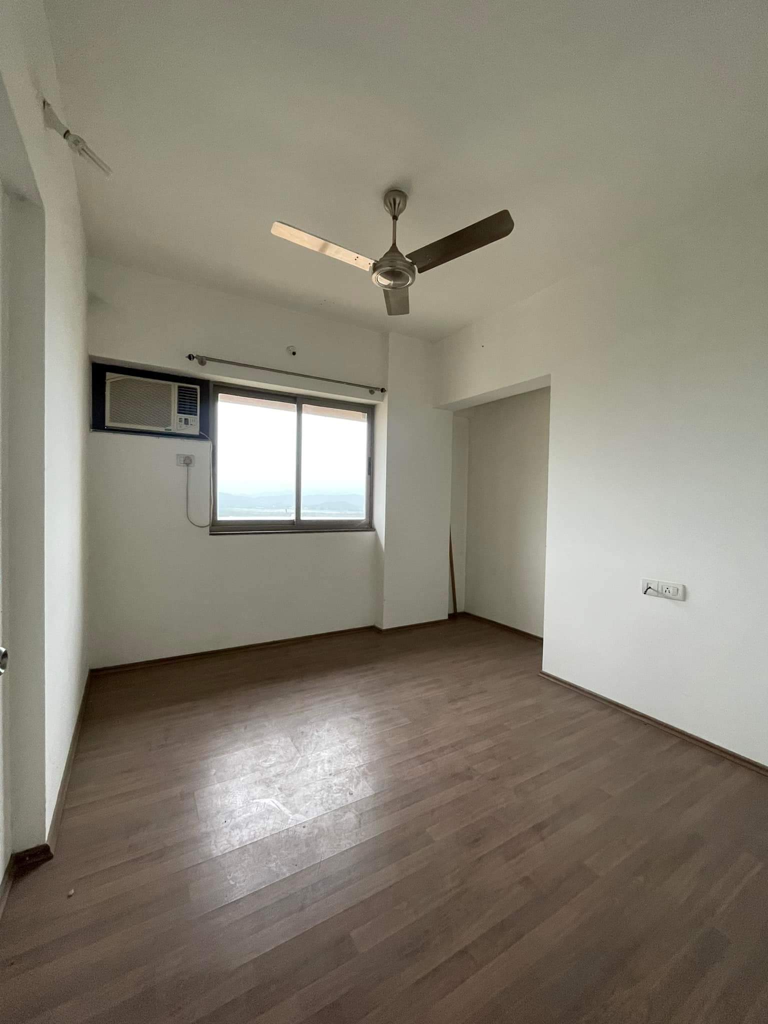 Rental 3 Bedroom 1124 Sq.Ft. Apartment in Lodha Splendora, Ghodbunder