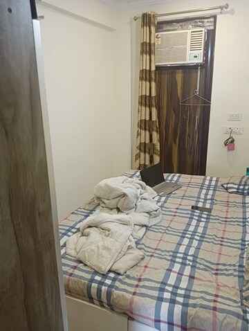 Bedroom in 2 BHK Builder Floor at Sector 43 – for Rent