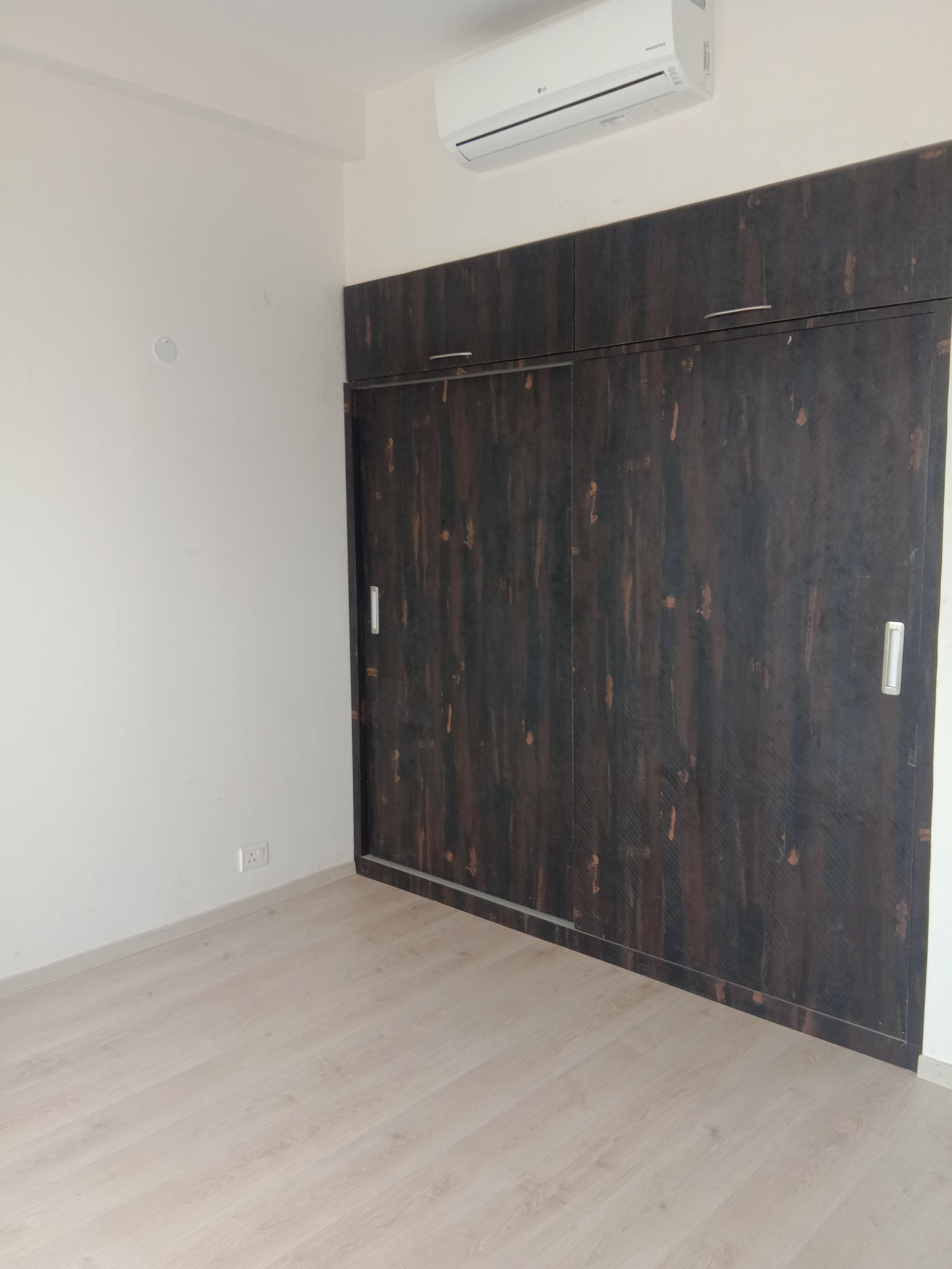 2 BHK + Servant Room Apartment For Rent in Ireo Skyon