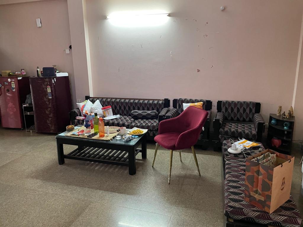 Rental 3.5 Bedroom 2300 Sq.Ft. Independent House in Sector 55 Noida