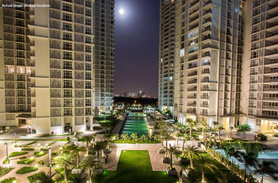 Resale 4 Bedroom 4671 Sq.Ft. Apartment in Lodha Bellezza Sky Villas