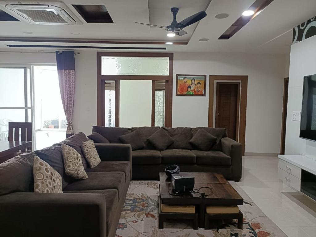 Rental 4 Bedroom 3347 Sq.Ft. Apartment in Ncc Urban Gardenia