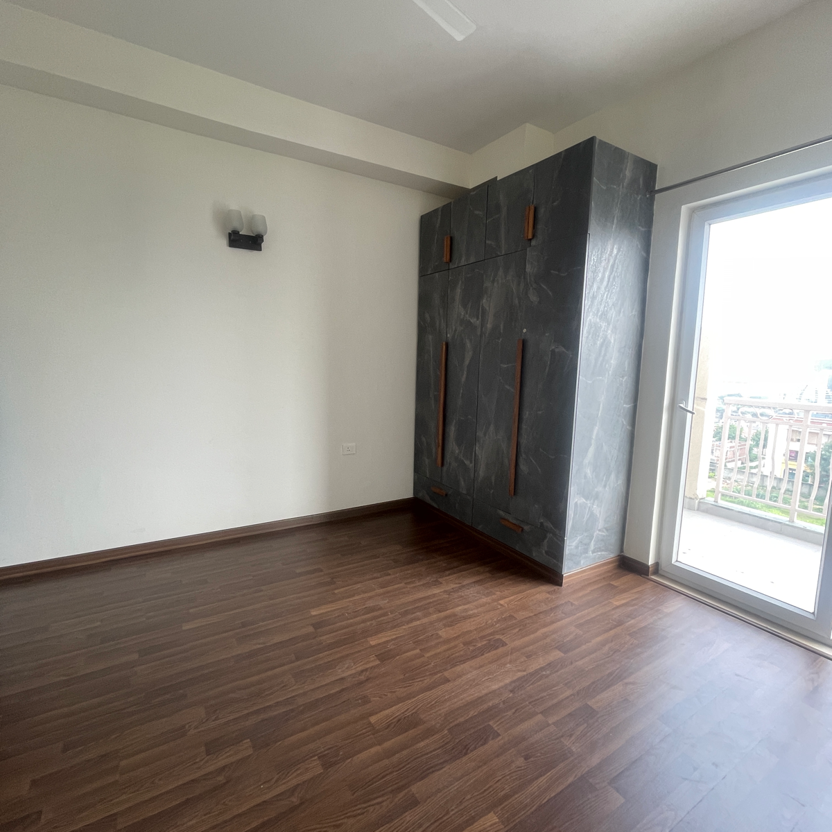 3.5 BHK + Extra Room 2050 Sq.Ft. Apartment in M3M Corner Walk