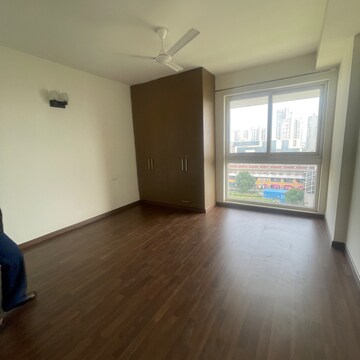 Room in 3.5 BHK Apartment at M3M Corner Walk, Sector 74 – for Rent