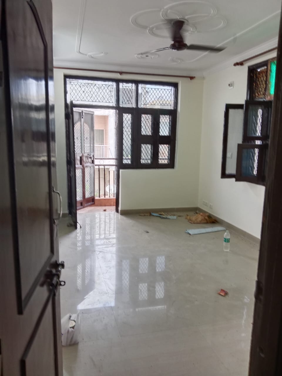 Rental 3 Bedroom 1300 Sq.Ft. Apartment in DDA Rosewood Apartment