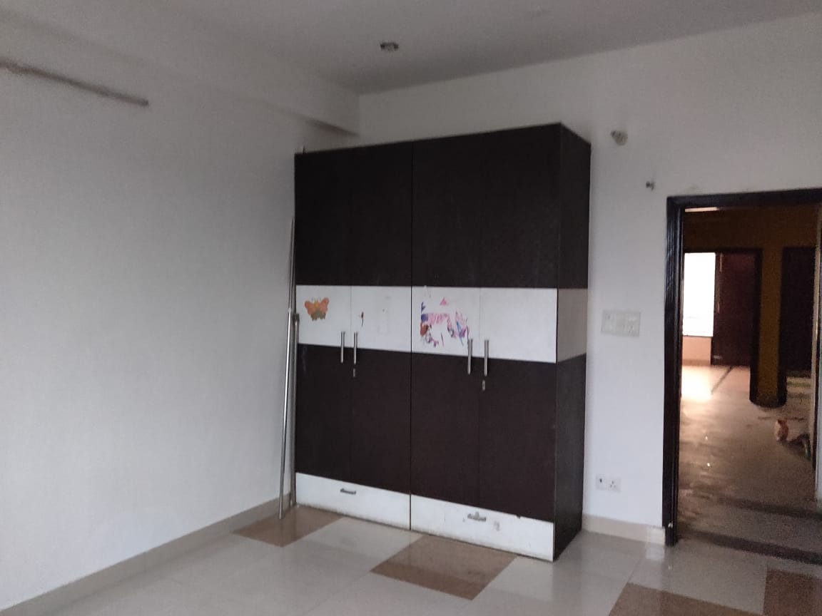 Rental 3 Bedroom 1722 Sq.Ft. Apartment in Unitech Nirvana Country Cedar