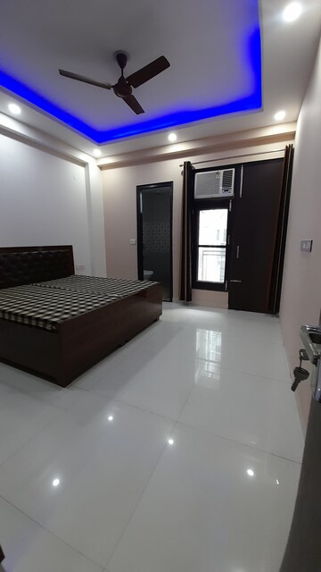 Balcony in 2.5 BHK Builder Floor at Ansal Sushant Lok I, Sector 43 – for Rent