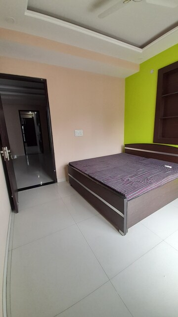 Furnished Amenities in 2.5 BHK Builder Floor at Ansal Sushant Lok I, Sector 43 – for Rent