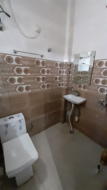 Attached Bathroom in 1 BHK Builder Floor at Ansal Sushant Lok I, Sector 43 – for Rent