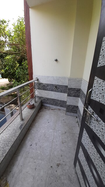 Balcony in 1 BHK Builder Floor at Ansal Sushant Lok I, Sector 43 – for Rent