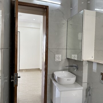 Attached Bathroom in 3 BHK Builder Floor at Sector 57 – for Rent