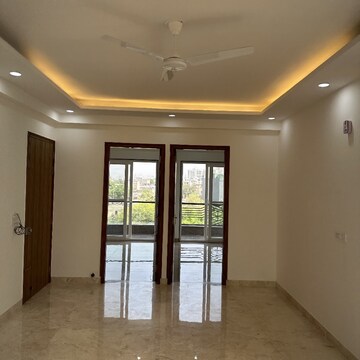 Room in 3 BHK Builder Floor at Sector 57 – for Rent