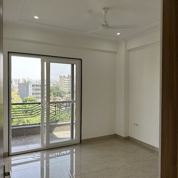 Room in 3 BHK Builder Floor at Sector 57 – for Rent