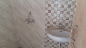 Bathroom in 2 BHK Builder Floor at Mahmoorganj – for Sale