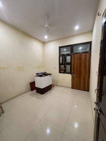 1 BHK Builder Floor For Rent in Dwarka Mor