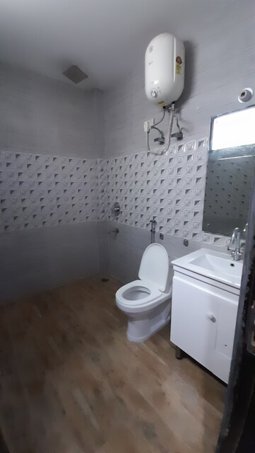 Master Bedroom in 3 BHK Builder Floor at Ansal Sushant Lok I, Sector 43 – for Rent