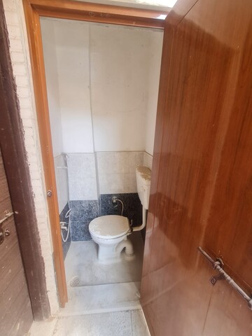 Attached Bathroom in 2 BHK Builder Floor at Dwarka Mor – for Rent
