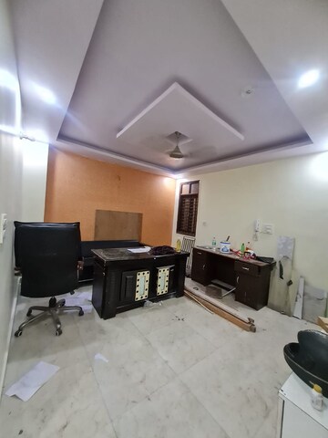 Room in 3 BHK Builder Floor at Dwarka Mor – for Rent