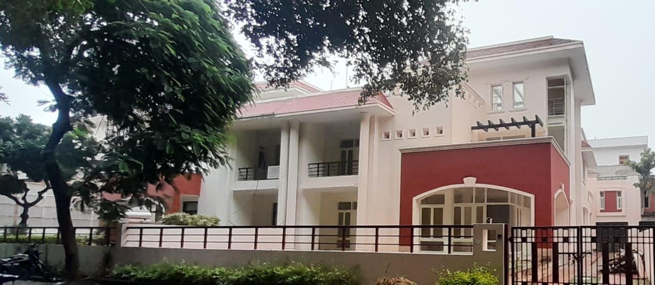 Rental 6 Bedroom 4800 Sq.Ft. Independent House in Ansal API Palm Grove