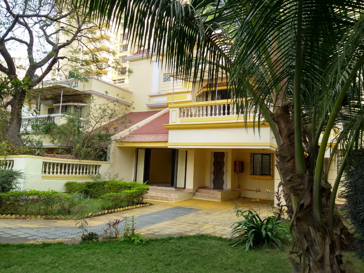 Resale 4 Bedroom 3000 Sq.Ft. Villa in Prescon Prestige Valley