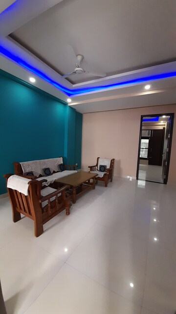 Master Bedroom in 2.5 BHK Builder Floor at Ansal Sushant Lok I, Sector 43 – for Rent