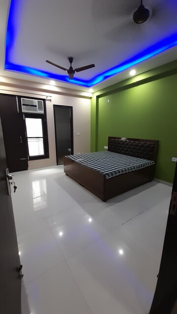 Master Bedroom in 2.5 BHK Builder Floor at Ansal Sushant Lok I, Sector 43 – for Rent
