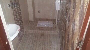 Attached Bathroom in 2 BHK Builder Floor at Mahmoorganj – for Sale