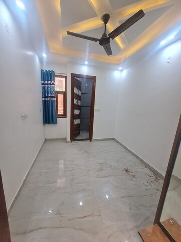 Room in 2 BHK Builder Floor at Dwarka Mor – for Sale