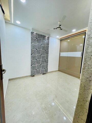 Room in 3 BHK Builder Floor at Dwarka Mor – for Sale