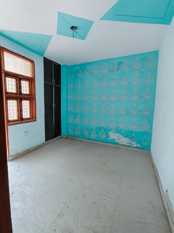 Room in 3 BHK Builder Floor at Dwarka Mor – for Sale