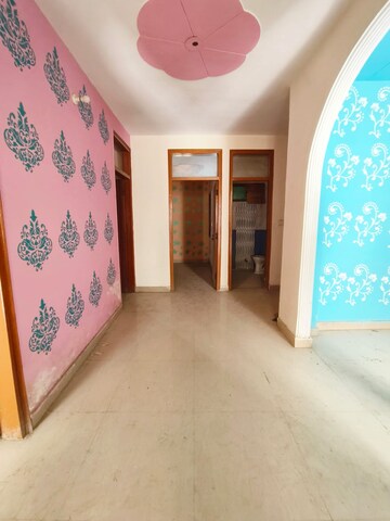 Room in 3 BHK Builder Floor at Dwarka Mor – for Sale